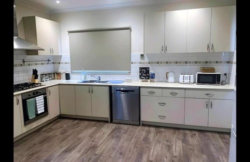 Fawkner Casa | Affordable 1BR in Fawkner 12 min Airport
