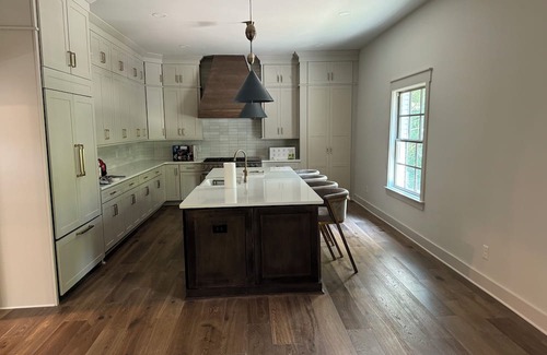 Forest Hills Casa | Spacious 5-bedroom house with a gourmet kitchen and AC in welcoming Nashville