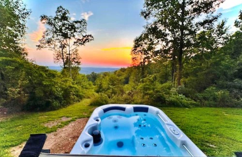 Harrison Cabina | A Still Point Cabin and HOT TUB!