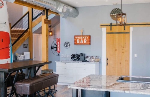 Weeki Wachee Gardens Casa | Weeki Tiki House: Laid-back paradise on the Weeki Wachee River