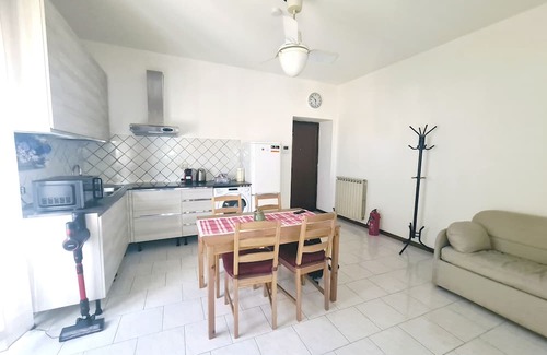 Gorla Apartamento | Quiet apartment 30 meters from the Red Metro, in a well-serviced area