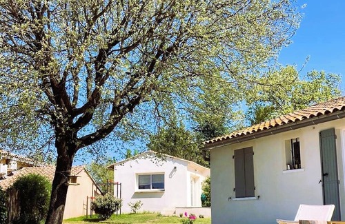 Saint-Quentin-la-Poterie Casa | Provencal house with pool house in the heart of a beautiful Uzège village