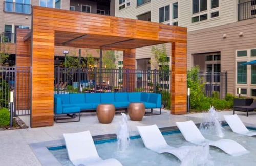 Jefferson Manor Condominio | NEW! Bright & Cozy Condo Just Minutes from DC & Airport