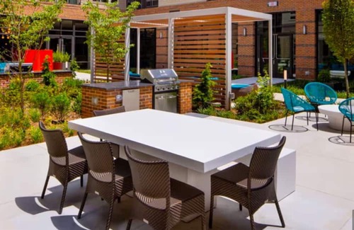 Jefferson Manor Condominio | NEW! Bright & Cozy Condo Just Minutes from DC & Airport