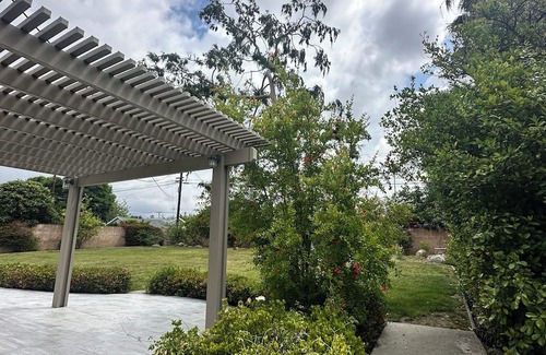 Northridge Casa | Spacious 5-bedroom house in enchanting Northridge with WiFi, AC