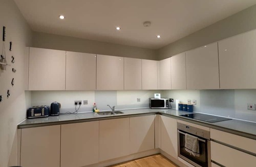 Brentwood Apartamento | Lovely One Bed Flat & Parking Heart of Brentwood, Close to Station & High Street