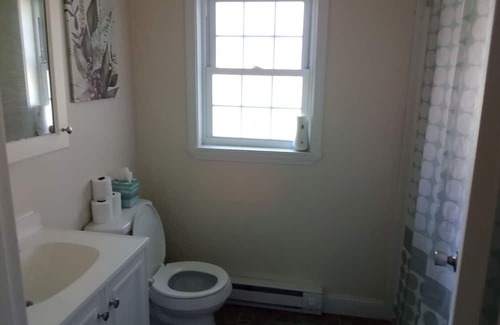 Redstar Casa | Charming 3-bedroom house in Scarbro with WiFi