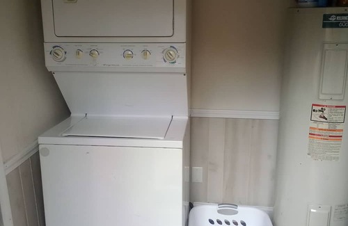 Redstar Casa | Charming 3-bedroom house in Scarbro with WiFi