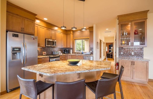 Rollingbay Casa | Waterfront Home w/Beach access!