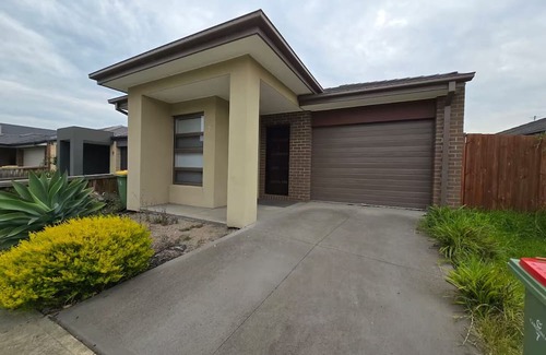 Pakenham Casa | 7 Serenity Home 3-bedroom house with WiFi and AC in peaceful Pakenham