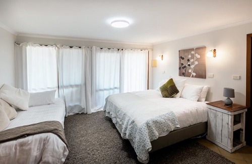 Wollombi Otro | Wollombi Country House set in a private 4 acre garden estate with rural views.