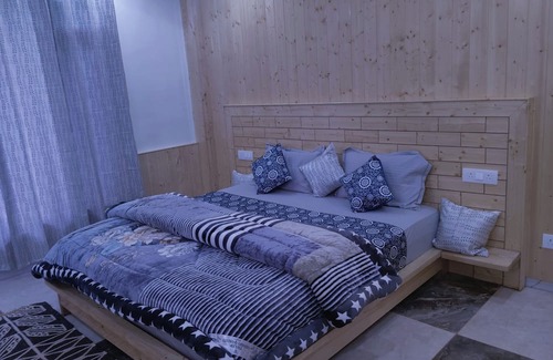 Manali Villa | Wander Vale | Group-Friendly Villa with Scenic Views & Private Bathrooms