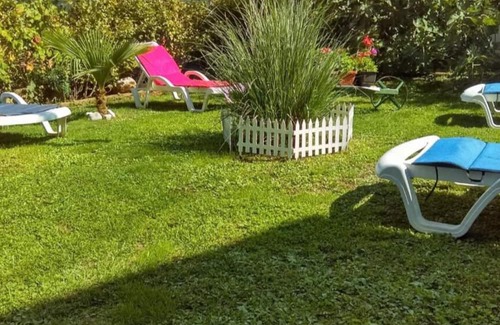 Pestani Apartamento | Lile Pestani Family Room with Mountain View