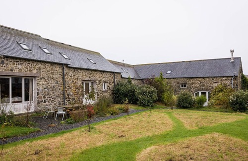 Goodwick Casa | Workshop Cottage - Three Bedroom House, Sleeps 6