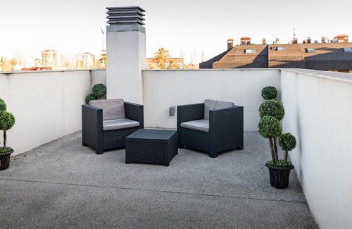Concepcion Apartamento | Arturo Soria - Tríplex de 1 Dormitorio con terraza