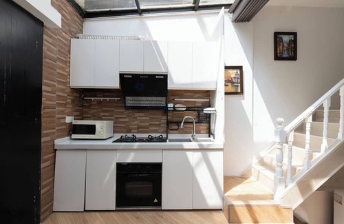 Huaihai Road Commercial Area Apartamento | A bedroom with 2 beds, 3 kilometers from the Bund.Shanghai