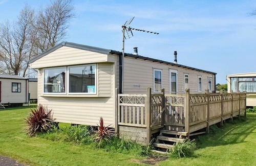 New Romney Casa | Introducing the Willerby Aurora, a 3-bedroom caravan designed with your comfort in mind.