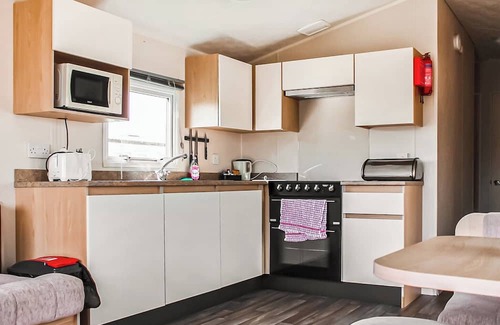 New Romney Casa | Introducing the Willerby Aurora, a 3-bedroom caravan designed with your comfort in mind.