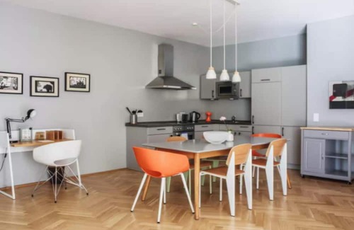 Mitte Apartamento | Experience Refined Living in a Fully Renovated Berlin-Mitte Residence