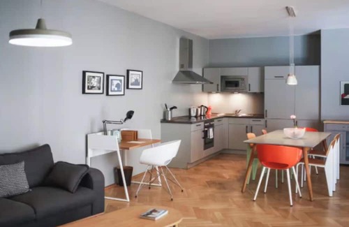 Mitte Apartamento | Experience Refined Living in a Fully Renovated Berlin-Mitte Residence