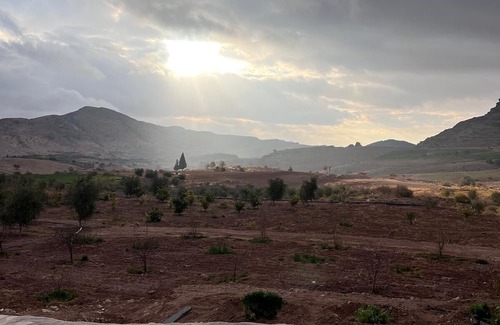 Wadi Musa Otro | Charming 1-bedroom farmhouse in Al-Baydha with AC, WiFi
