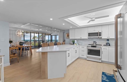 Sanibel Condominio | Corner Condo with 180° Gulf Views + Beach Access | Sundial R-206