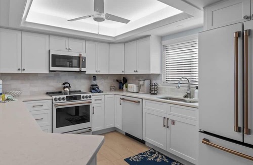 Sanibel Condominio | Corner Condo with 180° Gulf Views + Beach Access | Sundial R-206