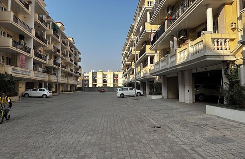 Zirakpur Apartamento | Spacious 3-bedroom apartment with AC, WiFi in wonderful Zirakpur