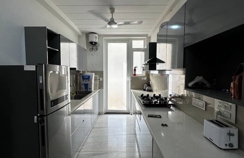 Zirakpur Apartamento | Spacious 3-bedroom apartment with AC, WiFi in wonderful Zirakpur