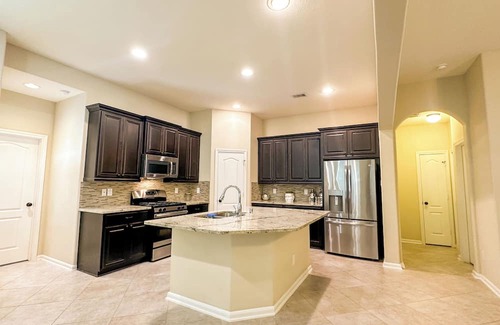 Cypress Casa | Modern Texas Retreat in Towne Lake – Stylish Comfort & Prime Location!