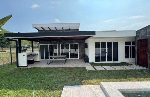 Tarcoles Casa | Casa Kai, una casa con todo a su alrededor montañas, playas, tranquilidad...