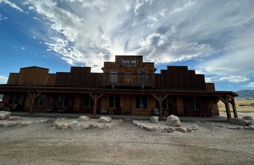 Almo Cabina | Cozy cabin #1 & AC, WiFi in Almo ID by City of Rocks National Park