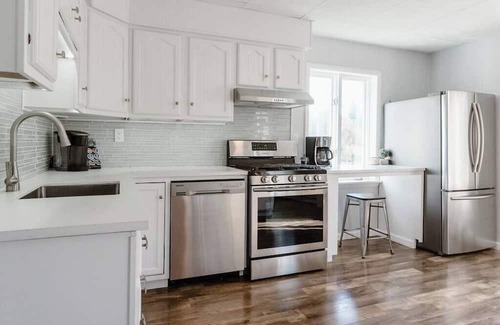Calumet Casa | The One on Main - 3 BR House