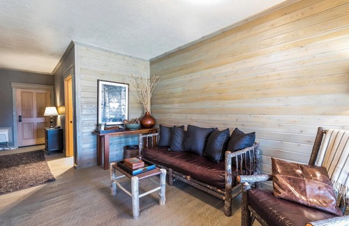Almo Cabina | Cabin 8 at the Charming Rustic Almo Inn near City of Rocks and Castle Rock Park