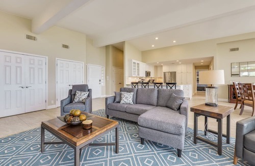 Lakeway Casa | ﻿Old Lakeway with Lake View and Swim Spa. 30 Day Minimum.