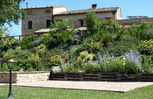 San Ginesio Apartamento | Spacious 2-bedroom apartment with wonderful views of the Sibillini Mountains