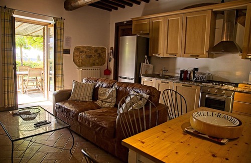 Gambassi Terme Apartamento | Exceptional Tuscany view! Air-conditioned beautiful restored farmhouse apartment