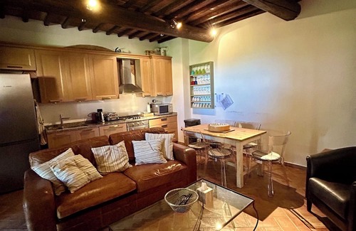 Gambassi Terme Apartamento | Exceptional Tuscany view! Air-conditioned beautiful restored farmhouse apartment