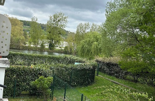 Mantes-la-Jolie Apartamento | Charming T2 on the edge of the Seine with terrace