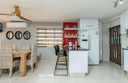 Durban North Casa | 4-bedroom house in charming Durban North with WiFi, AC. Start your vacation now