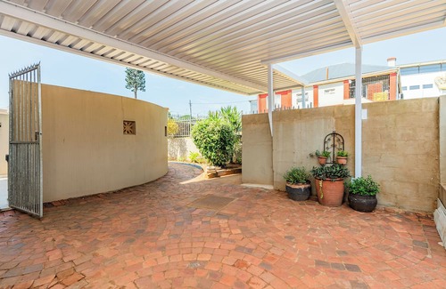 Durban North Casa | 4-bedroom house in charming Durban North with WiFi, AC. Start your vacation now
