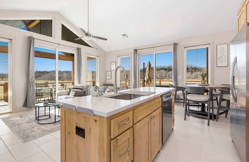Noel Casa | Elk View-Access Elk River-Rural Acreage-Huge Patio