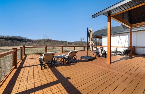 Noel Casa | Elk View-Access Elk River-Rural Acreage-Huge Patio