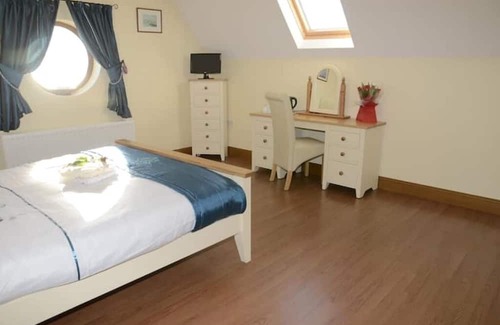 Ballymacarthur Cama Y Desayuno | Lodges Estate: Spacious Retreat for Up to 10 Guests