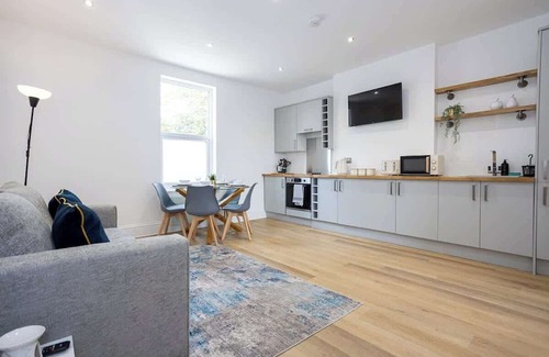 Walkden Apartamento | NEW! Stunning Flat, Ideal for Business, Sleeps 4!