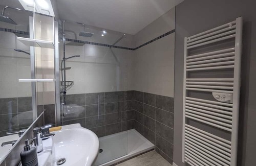 Bourbonne-les-Bains Apartamento | Charm and comfort in the heart of nature in Bourbonne-les-Bains