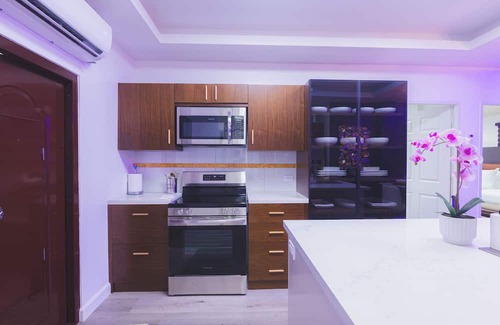 Port of Spain Apartamento | Modern Luxurious 2-bedroom Smart Apartment in Port of Spain with WiFi, AC