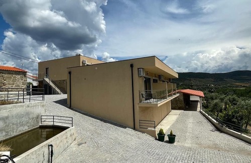 Cabanas de Baixo Apartamento | Spacious 6-bedroom hotel suites with AC, WiFi in charming Torre de Moncorvo