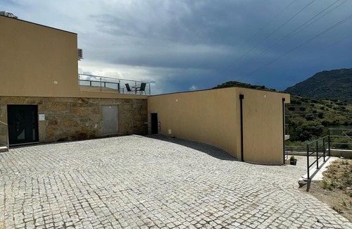 Cabanas de Baixo Apartamento | Spacious 6-bedroom hotel suites with AC, WiFi in charming Torre de Moncorvo