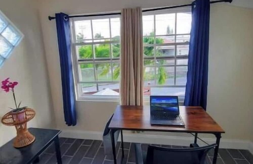 Thombury Hill Casa | Brett's Place [Entire Building]: 4-bedroom oasis